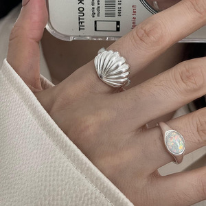 Anillo de Latón con Forma de Concha Minimalista Unisex de Moda, Chapado en Plata 925, Elegante, Versátil, Diseño Abierto de Alta Gama para Boda - Product Image 3