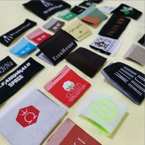 Étiquette tissée pliante personnalisée de qualité supérieure en damassé pour vêtements, à coudre, prix de gros - Product Image 2