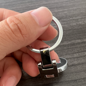 Llavero de Metal con Diseño de Coche de Dibujos Animados Vintage al por Mayor, Llavero de Aleación de Zinc con Hebilla en H, Letrero Metálico Esmaltado con Impresión Offset, Logotipo de Coche - Product Image 5