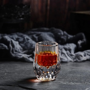 Verres à dégustation de whisky miniatures de 20 ml avec motif diamant en relief et base en or 24 carats - Product Image 5