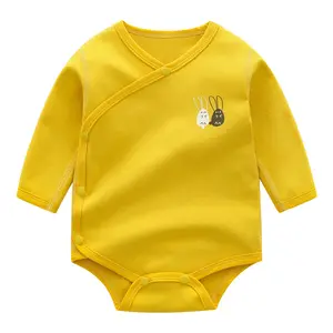 ملابس الأطفال حديثي الولادة عالية الجودة بسعر الجملة مصنوعة من نسيج ناعم 100% قطن بتصاميم مطبوعة مخصصة ملابس فضفاضة للأطفال الرضع