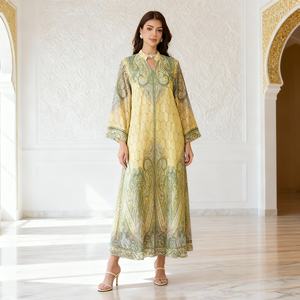 Abaya élégante sur mesure en tissu de haute qualité pour femmes musulmanes, avec un design élégant - Product Image 3