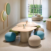 Table et chaises d'activités pour enfants en bois massif irrégulier en forme de trapèze Chiquitos, table et chaises de lecture et de jeu pour la maternelle