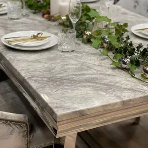 Tavolo da pranzo moderno in marmo,