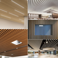 Rejilla de Techo de Aluminio en Forma de U Cuadrada con Aspecto de Madera Metálica, Panel Ignífugo para Gimnasios, Centros Comerciales, Hoteles y Hospitales