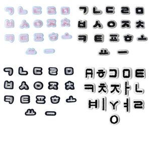 Patch brodé thermocollant de 1,5 cm, lettres et chiffres coréens miniatures roses et noirs - Product Image 1