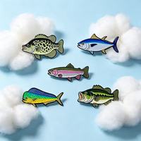 En gros, badges de revers en métal sur le thème de la pêche, avec motifs de poissons d'eau douce et de mer, impression UV de dessins animés, pour les amateurs de pêche