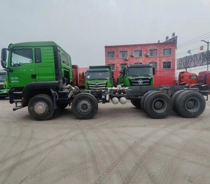 Camion à benne basculante Sinotruk Howo polyvalent 8x4, parfait pour une utilisation hors route dans des terrains difficiles et des sites miniers - Product Image 3