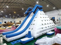 Structure de jeu aquatique gonflable géante avec mur d'escalade, toboggan aquatique et iceberg gonflable pour parc aquatique