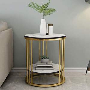 Table d'appoint en métal robuste avec pieds antidérapants pour l'affichage décoratif de la chambre à coucher ou du salon à la maison avec plateau rond et base - Product Image 3