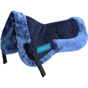 Tapis de selle tout usage en tissu satiné, doublure en fausse fourrure, rembourrage en polyester avec sangle de maintien, design personnalisé, best-seller - Product Image 1