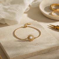 Bracelet jonc ouvert en acier inoxydable avec breloque disque soleil personnalisée pour bijoux