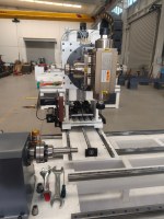Tour à bois CNC 5 axes TJ-1220 avec système de chargement automatique pour la production en série de pieds de meubles