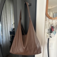 Sacs à bandoulière de luxe pour femmes, style seau et selle, en PU imperméable, avec broderie et deux rivets apparents, haute qualité, logo personnalisé, vente en gros
