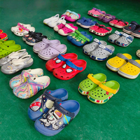 Sandales Crocs d'occasion pour enfants – Chaussures d'été respirantes et tendance – Crocs originaux de seconde main pour enfants – Vente en gros