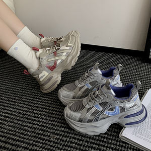 أحذية رياضية نسائية جديدة لعام 2025 ذات نعل سميك شعبية أحذية كاجوال بنعل سميك الجزء العلوي من البولي يوريثين والنعل الخارجي من المطاط - Product Image 1