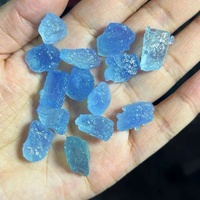 Vente en gros de éclats de pierre d'aigue-marine sculptés et gravés, graviers de cristal de guérison, pierres précieuses bleu marine pour la fabrication de bijoux, la décoration intérieure et le Reiki, en vrac