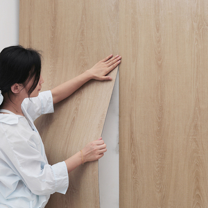 Adesivo Murale SXP in PVC Effetto Legno, Impermeabile e di Facile Manutenzione, Rotolo di Rivestimento per Pareti Interne di Soggiorno e Camera da Letto - Product Image 4