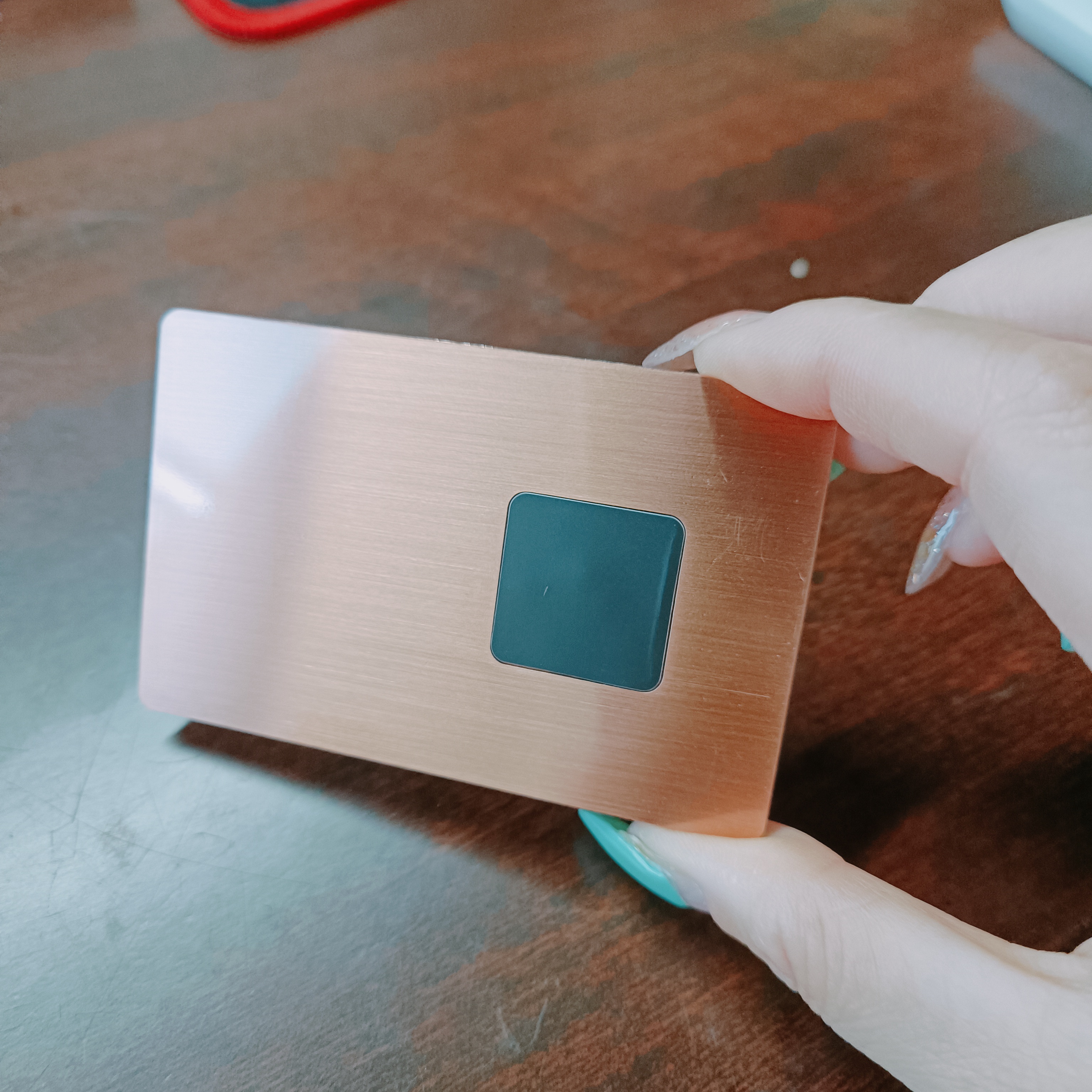 สีโรสโกลด์พร้อมรีทัช