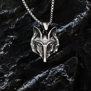 Yunnique – collier avec pendentif tête de loup en acier inoxydable pour hommes, style viking, bijoux à thème animalier, cadeau - Product Image 2
