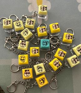 Porte-clés pendentif en PVC lumineux, motif anime, combinaison multicolore, avec dispositif de test de luminosité, sans inscription, anti-stress - Product Image 4