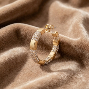 Pendientes de Aro en Forma de C Segmentados Personalizados para Pedidos Grandes, Chapados en Oro con Incrustaciones de Zirconia, Joyería de Lujo Hipoalergénica para Uso Diario para Mujer - Product Image 3