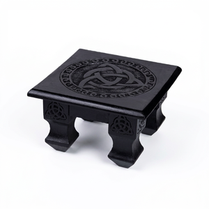 Mesa de Altar Cuadrada de Madera Negra con Triquetra, Arte Folclórico Grabado, para Rituales Wicca Paganos, Decoración o Regalo - Product Image 1