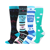 Vente en gros 20-30mmhg chaussettes de compression athlétiques hommes femmes infirmière genou haut bas respirant amusant dessin animé motif sac emballage