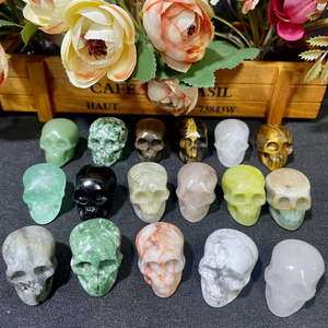 Calaveras de Cristal Talladas a Mano de Tamaño Pequeño en Fluorita, Cuarzo Rosa, Obsidiana y Cuarzo Transparente, Artesanías de Cristal para Regalo de Halloween - Product Image 6