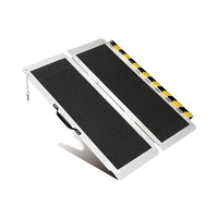 Rampe de fauteuil roulant en aluminium portable Conception pliante antidérapante Capacité 300KG Ajustement universel pour les seuils de porte Escaliers