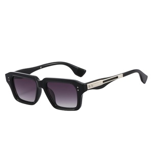 Gafas de Sol de Moda Europea y Americana 2025, Lentes con Marco Cuadrado de Metal y Protección UV400 - Product Image 2