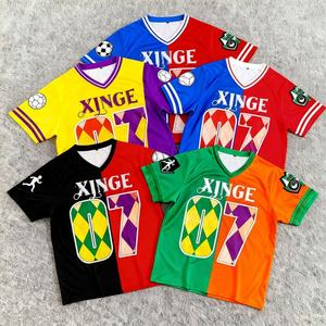 Vente en gros usine 2026 – Nouveaux designs de maillots de sport personnalisés avec écusson d'équipe et numéros, T-shirts streetwear oversize unisexes coupe carrée - Product Image 4