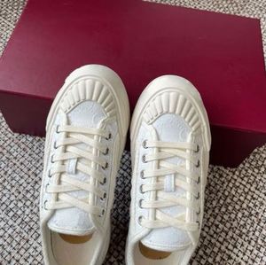 Zapatillas Chunky para Mujer, de Diseñador, Blancas de Lona con Letras en Relieve, Cómodas y Casuales - Product Image 2
