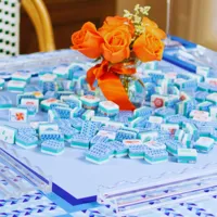 Set Mahjong Akrilik Berlapis Biru Mewah dengan Ubin Joker Bunga Angin Warna-warni, Hadiah Premium untuk Permainan Keluarga saat Liburan