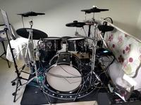 Kits de batterie électronique OEM personnalisés en usine, disponibles dans différents styles et couleurs, comprenant 5 fûts, 2 cymbales, 3 cymbales et 4 cymbales.