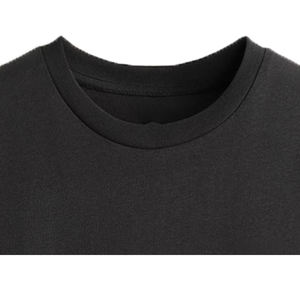 T-shirt personnalisé pour femme, style streetwear, col rond, manches courtes, 100% coton biologique, molleton uni 280g, respirant et écoresponsable - Product Image 2