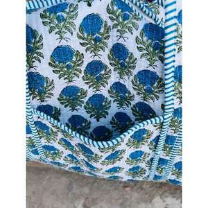 Colcha Kantha de algodón hecha a mano con diseños estampados a mano que cuentan historias y una textura suave que aporta calidez y carácter. - Product Image 4