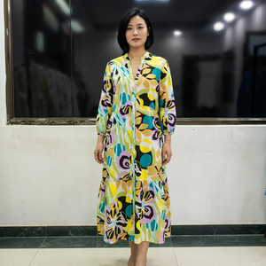 Robe midi à imprimé floral, manches longues, col en V ajusté, en rayonne tissée respirante et écologique, ourlet évasé, style vintage coupe trapèze, pour l'extérieur et le quotidien - Product Image 2