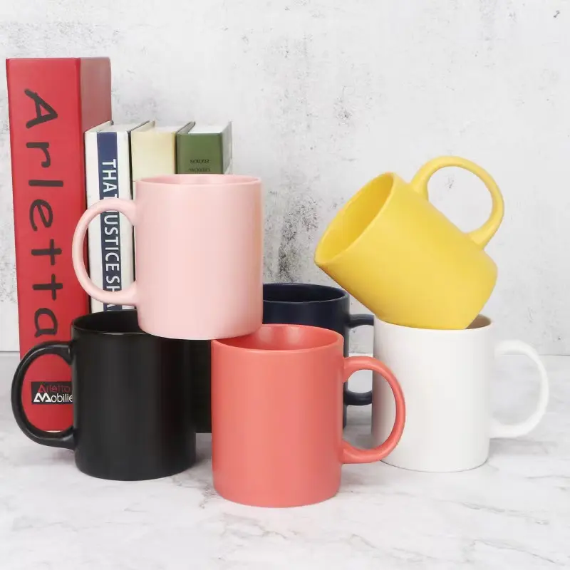 Benutzer definierte leere Keramik Cafe Tassen Fass geformt mattschwarze Keramik Kaffeetasse
