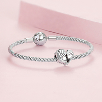Charme en forme de cœur plaqué argent avec visages de couple, pendentif romantique en alliage pour cadeau unisexe
