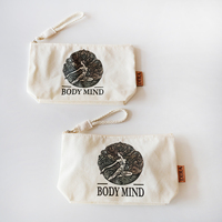 Pochette de luxe en toile de coton pour soins corporels avec fermeture éclair, logo brodé en chenille, sac à fermeture éclair pour ensembles d'accessoires de sport