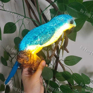 Escultura de Loro Gigante de Fibra de Vidrio con Luz LED RGB, Lámpara Decorativa para Jardín y Patio Navideño en Venta - Product Image 2
