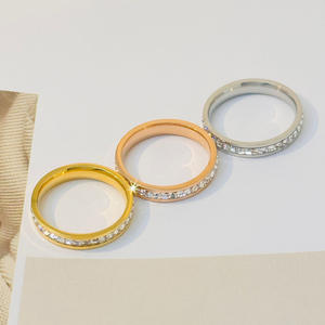 Vente Directe d'Usine en Promotion Bague en Acier Inoxydable et Titane Plaqué Or 18K avec Zircon Rond Diamant Bijoux Tendance - Product Image 5