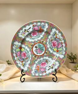 Plato Decorativo <span class=keywords><strong>de</strong></span> <span class=keywords><strong>Porcelana</strong></span> Vintage <span class=keywords><strong>de</strong></span> 9 Pulgadas, Hecho a Mano, con Medallón <span class=keywords><strong>de</strong></span> Rosas, Plato <span class=keywords><strong>de</strong></span> <span class=keywords><strong>Porcelana</strong></span> <span class=keywords><strong>Canton</strong></span> con Motivos <span class=keywords><strong>de</strong></span> Flores, Pájaros y Mariposas - Product Image 2