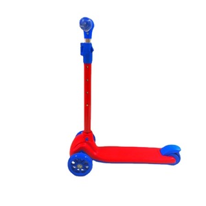 Patinete infantil de tres ruedas con altura ajustable y luces para niños de 3 a 6 años - Product Image 5