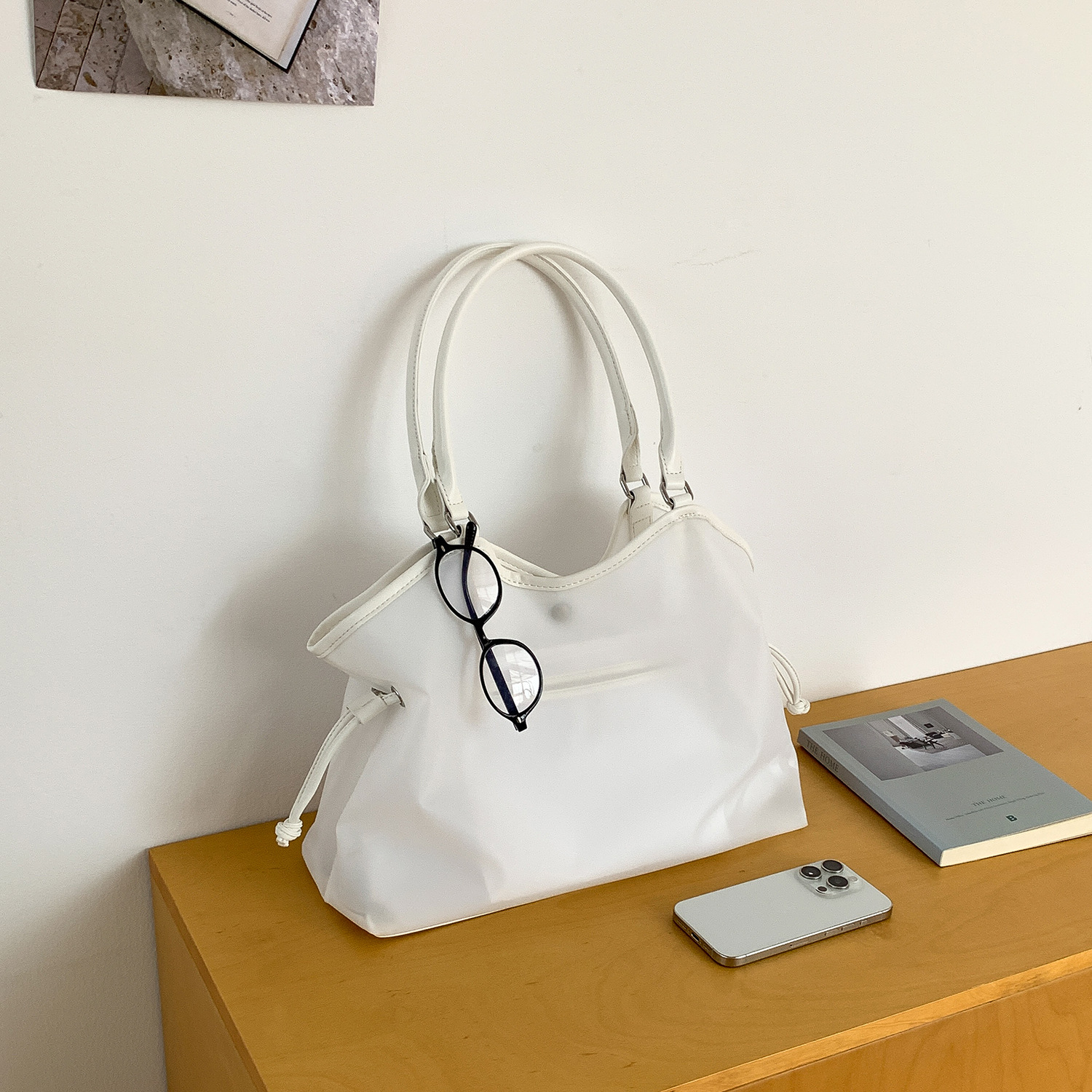 สีขาว