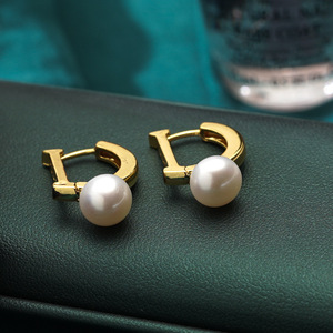 Pendientes de Perlas Doradas con Forma de Letra D, Grado AA, Engaste en Bisel, para Uso Diario - Product Image 3