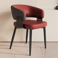 Nouvelle chaise de salle à manger de luxe pour usage domestique. Chaise à dossier haut de gamme de style italien. Chaise de salle à manger en cuir confortable et durable