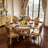 Ensemble de salle à manger rond en bois massif sculpté doré de style européen de luxe avec plateau en marbre naturel et chaises en cuir PU pour villa, maison, hôtel