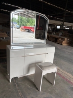 Coiffeuse et commode de chambre moderne de haute qualité avec miroir éclairé et design à panneaux